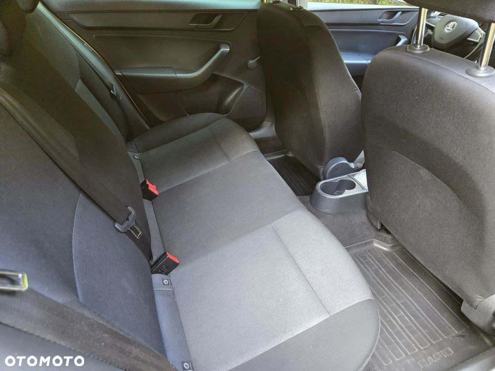 Skoda RAPID 1.2 TSI Active - 14