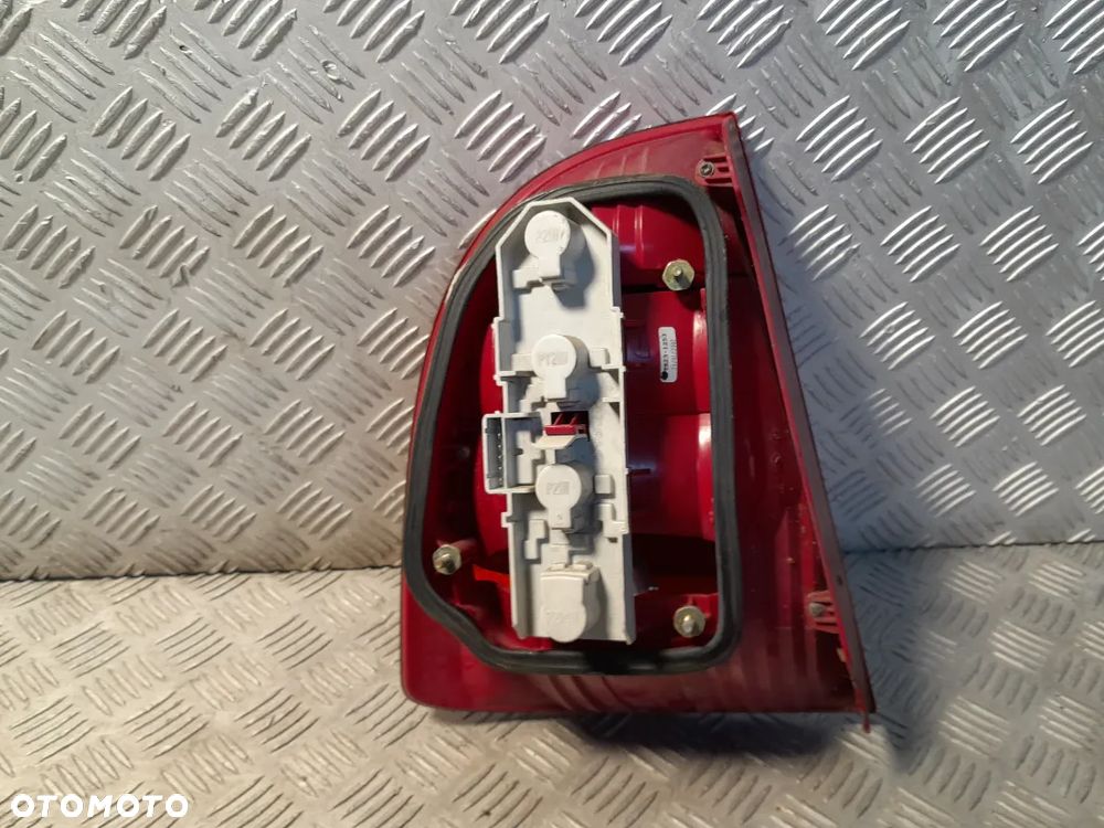 Lampa tylna SKODA SUPERB 02- 3U5945112 PRAWA - 4
