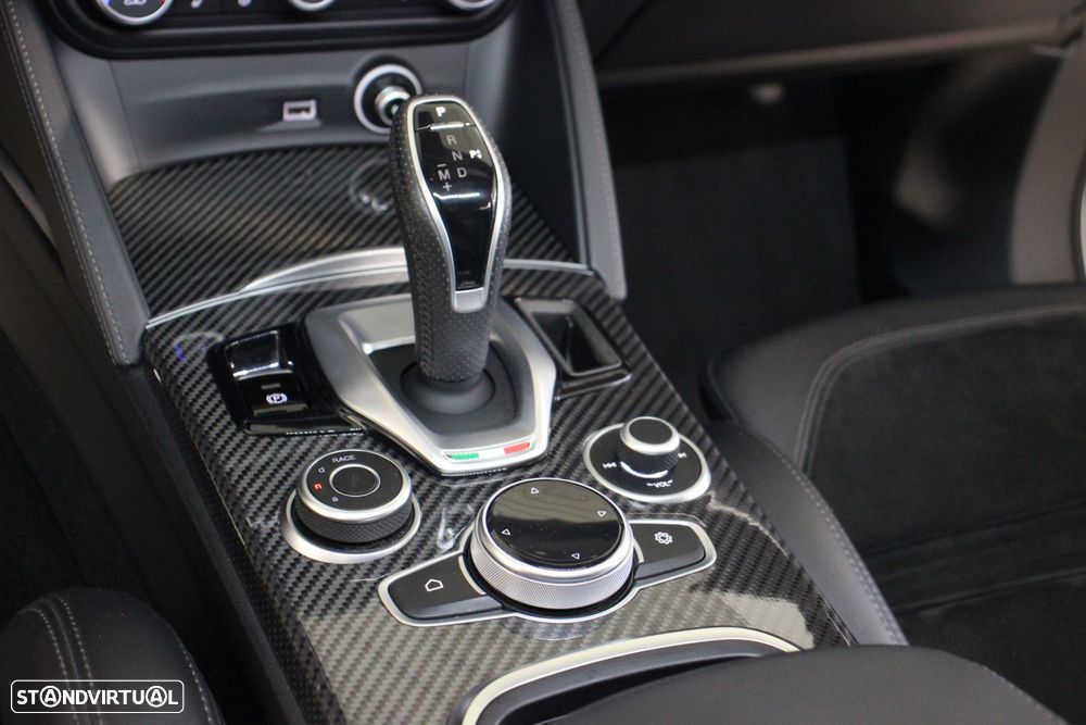 Alfa Romeo Stelvio 2.9 T Quadrifoglio AT8 Q4 - 18