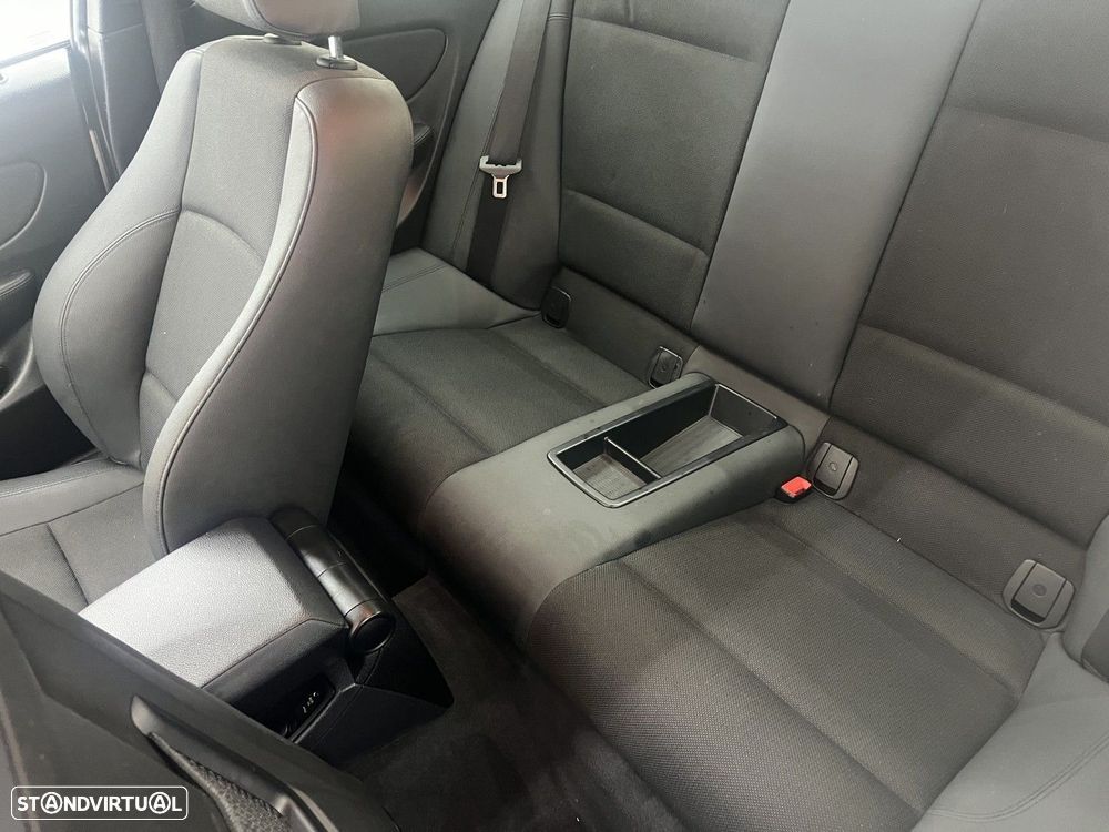 BMW 118 d Pack M - 17