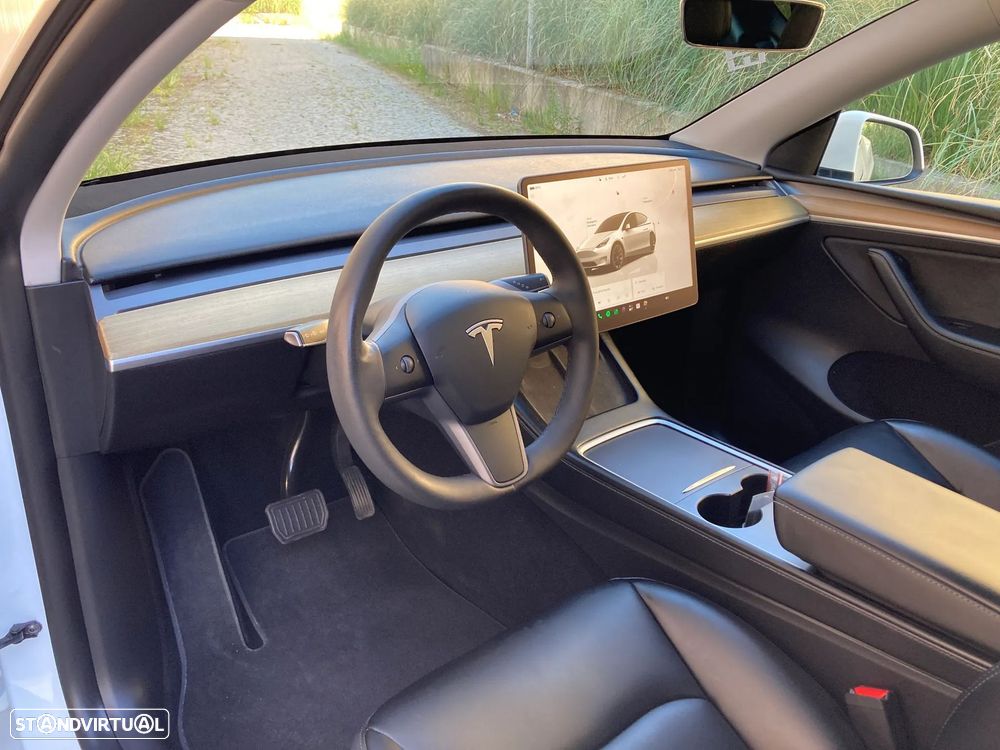 Tesla Model Y RWD - 14