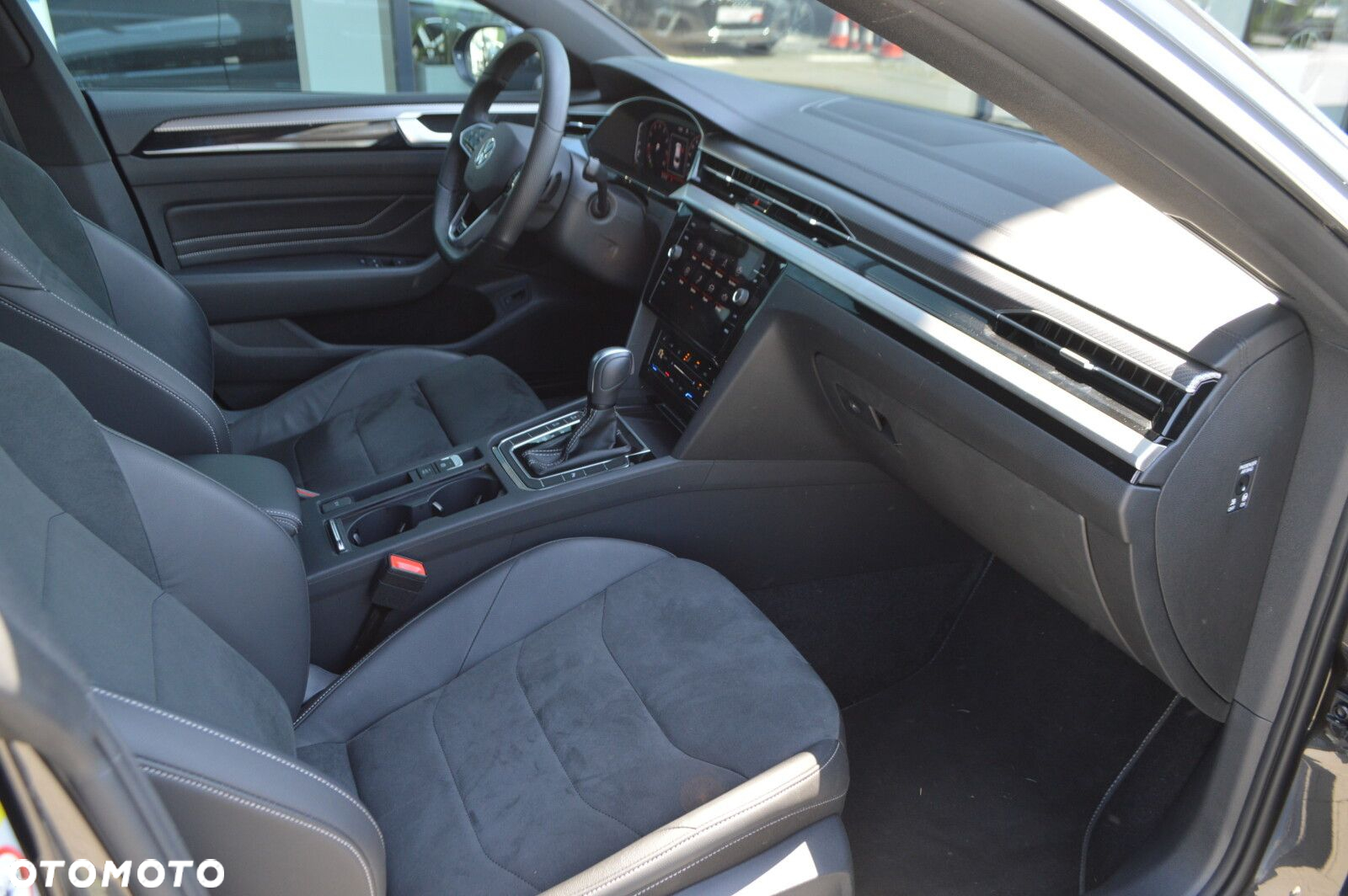 Volkswagen Arteon 2.0 TSI R-Line DSG - 26