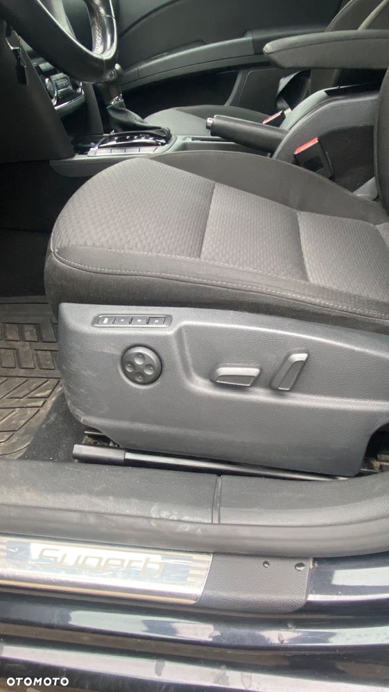 Skoda Superb 2.0 TDI DSG FAMILY - 12