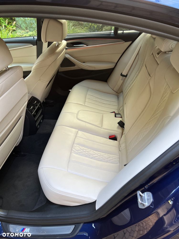 BMW Seria 5 M550i xDrive sport - 27