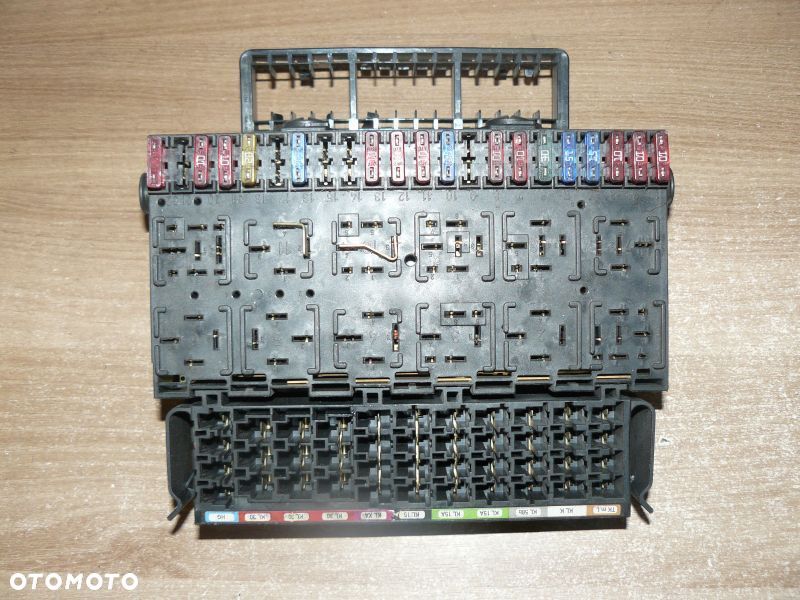 VW T4 SKRZYNKA BEZPIECZNIKOW KASETA PRZEKAZNIKOW - 1