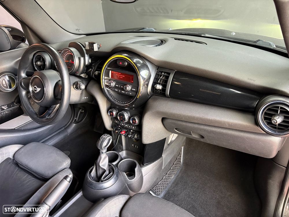 MINI 5 Portas Cooper D Aut. - 16