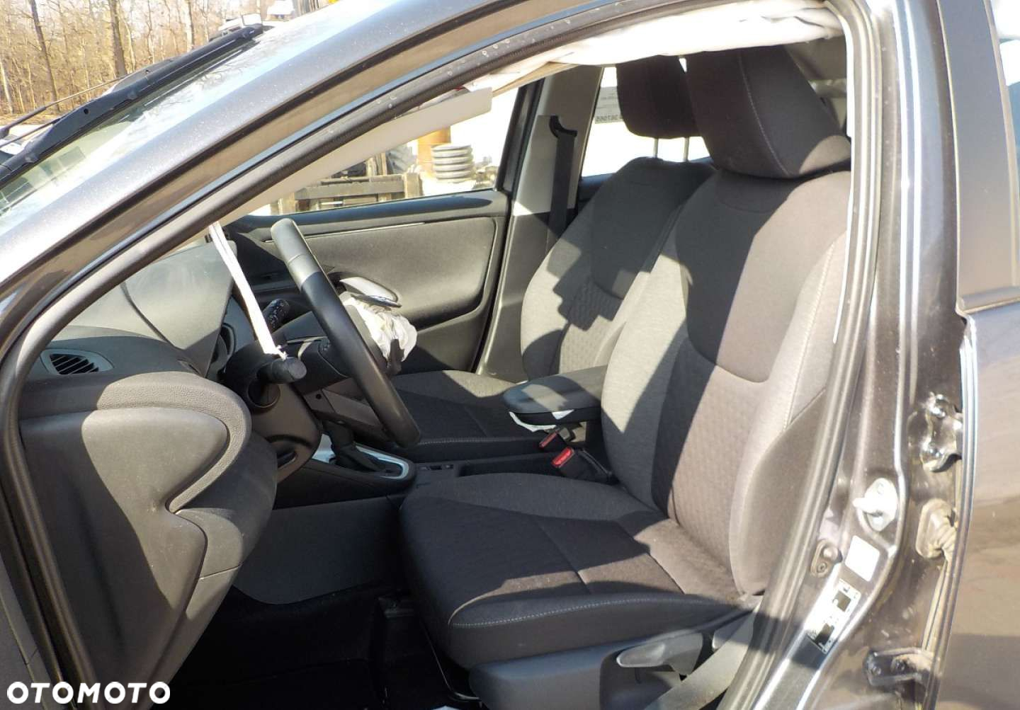 Toyota Yaris - 32