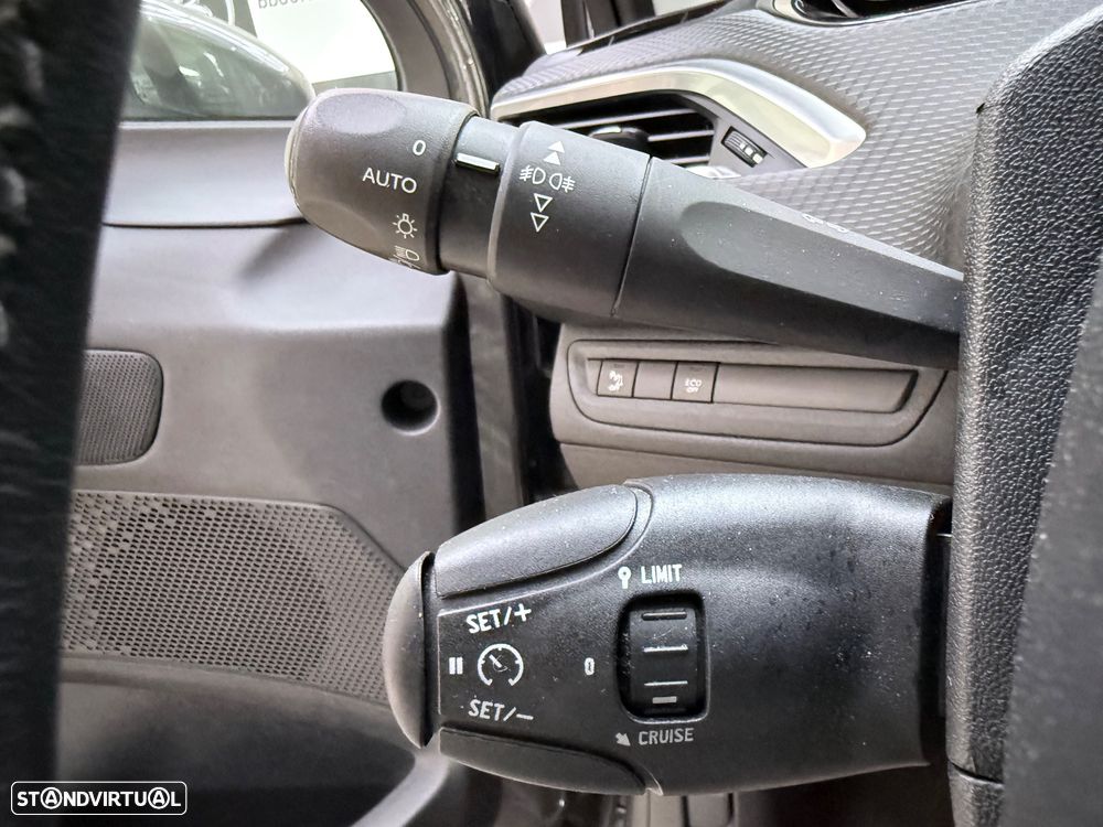 Peugeot 2008 PureTech 110 Stop&Start EAT6 Allure - 11