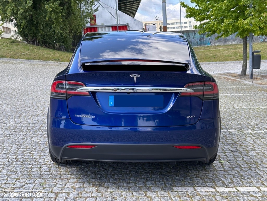 Tesla Model X 90D - 18