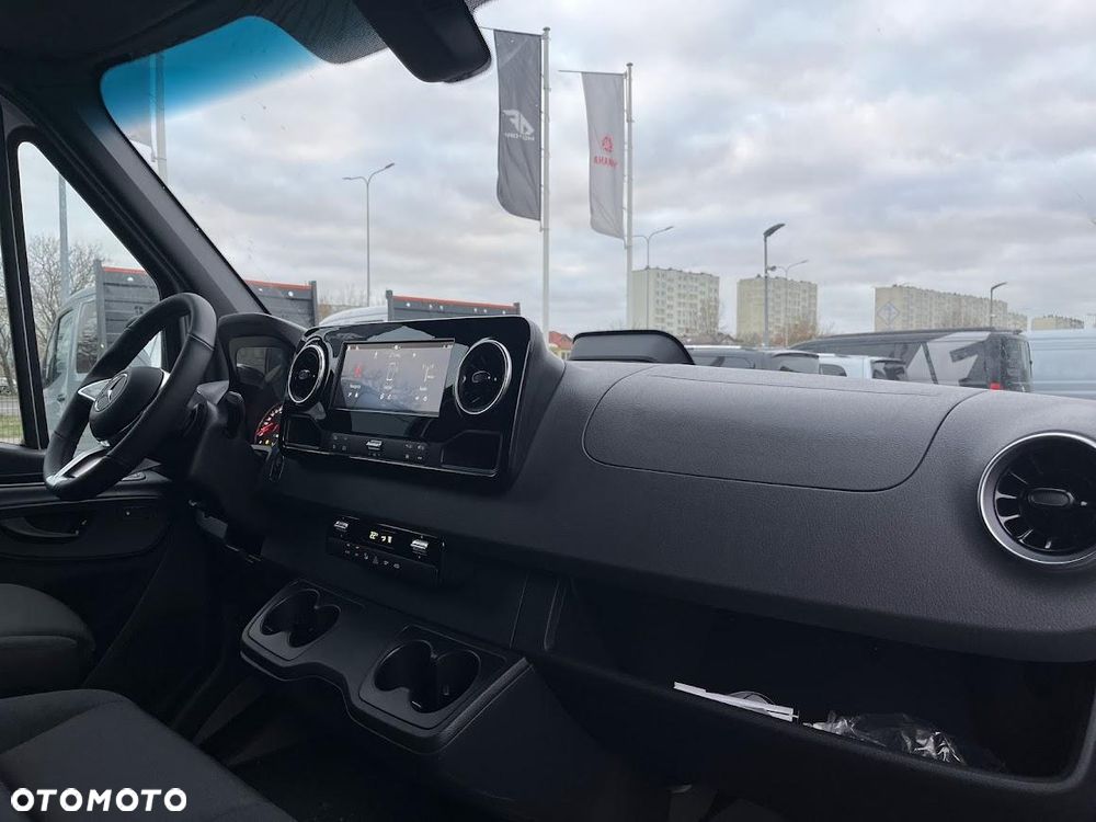 Mercedes-Benz Sprinter - 12