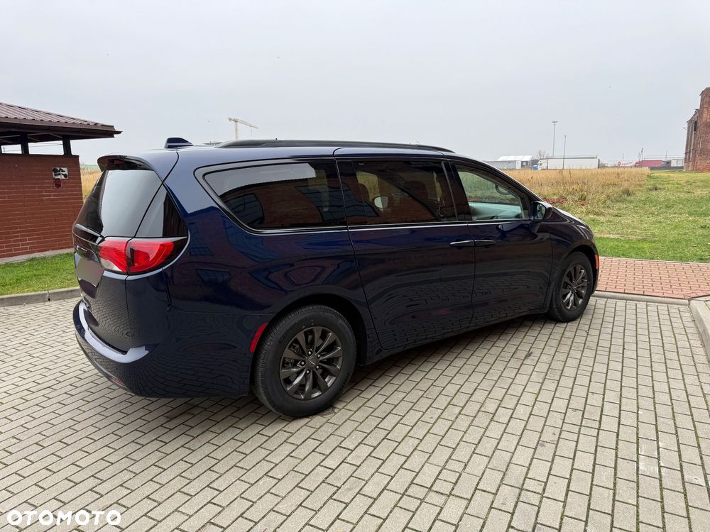 Chrysler Pacifica - 26