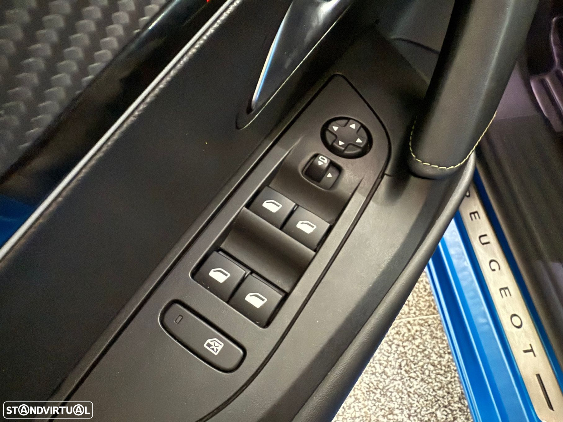 Peugeot e-2008 50 kWh GT - 26