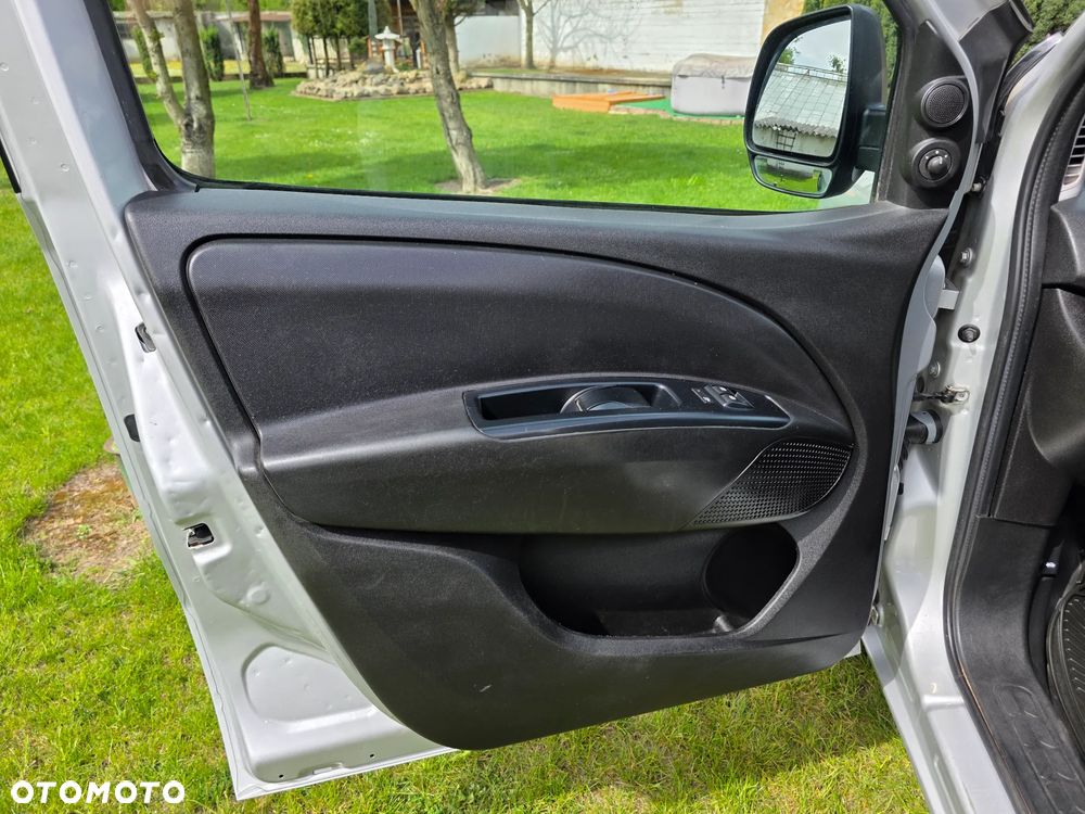 Opel Combo 1.6 CDTI Cosmo - 29