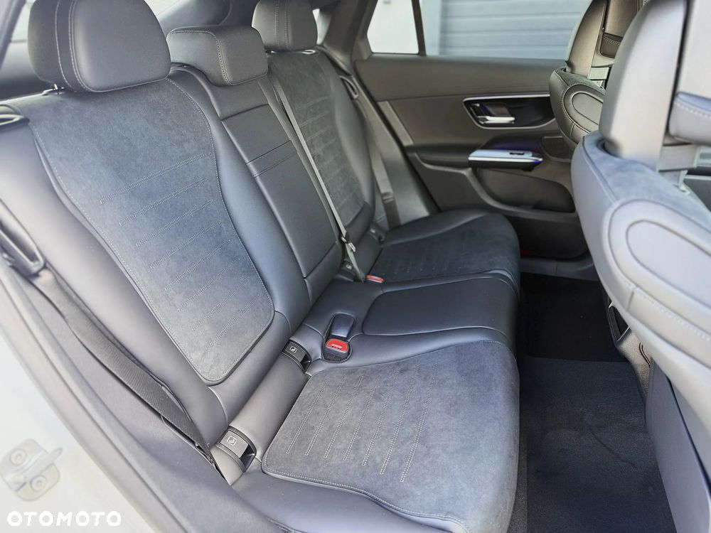 Mercedes-Benz GLC - 32