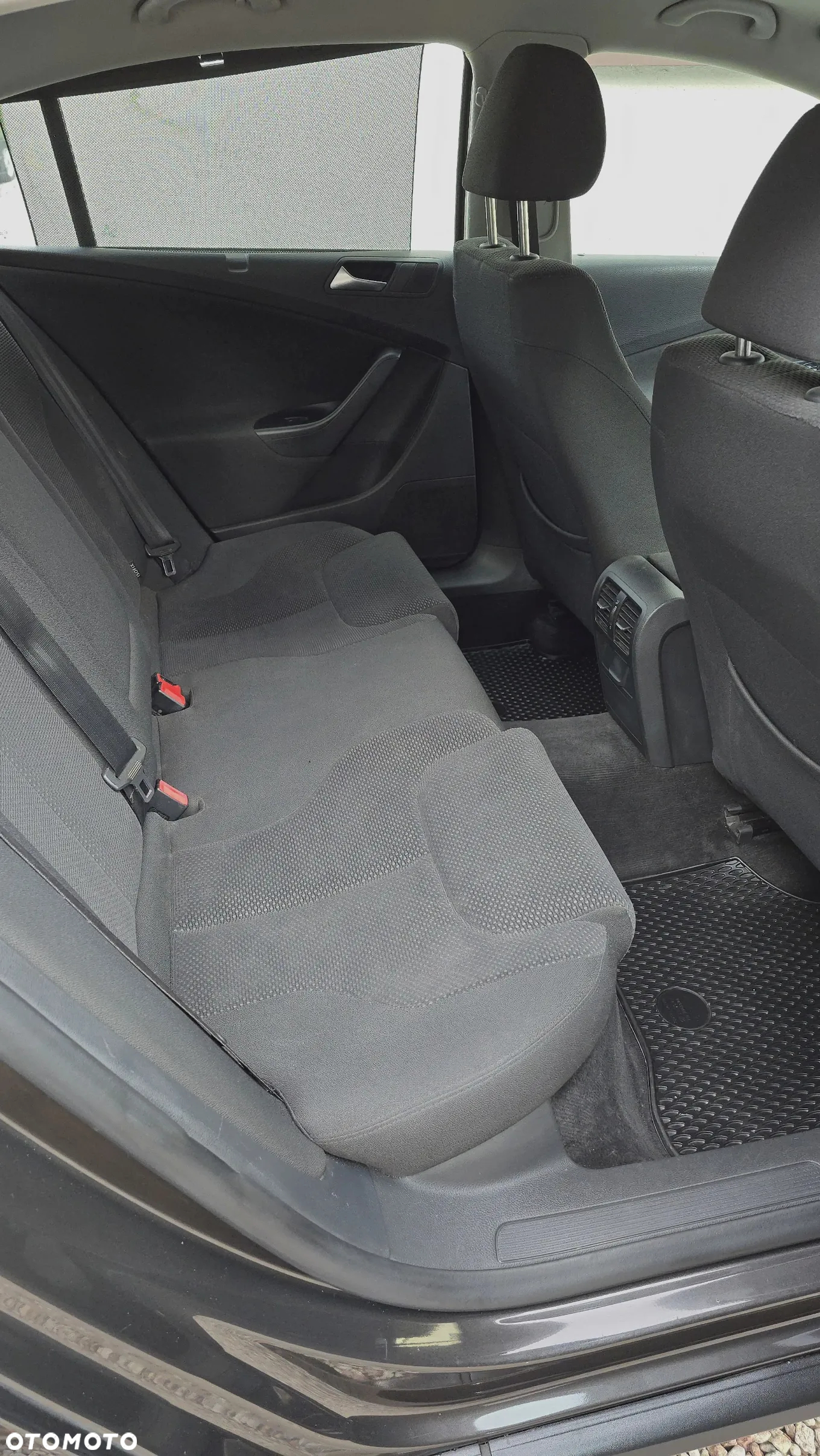 Volkswagen Passat 2.0 TDI DPF BlueMot Comfortline - 17