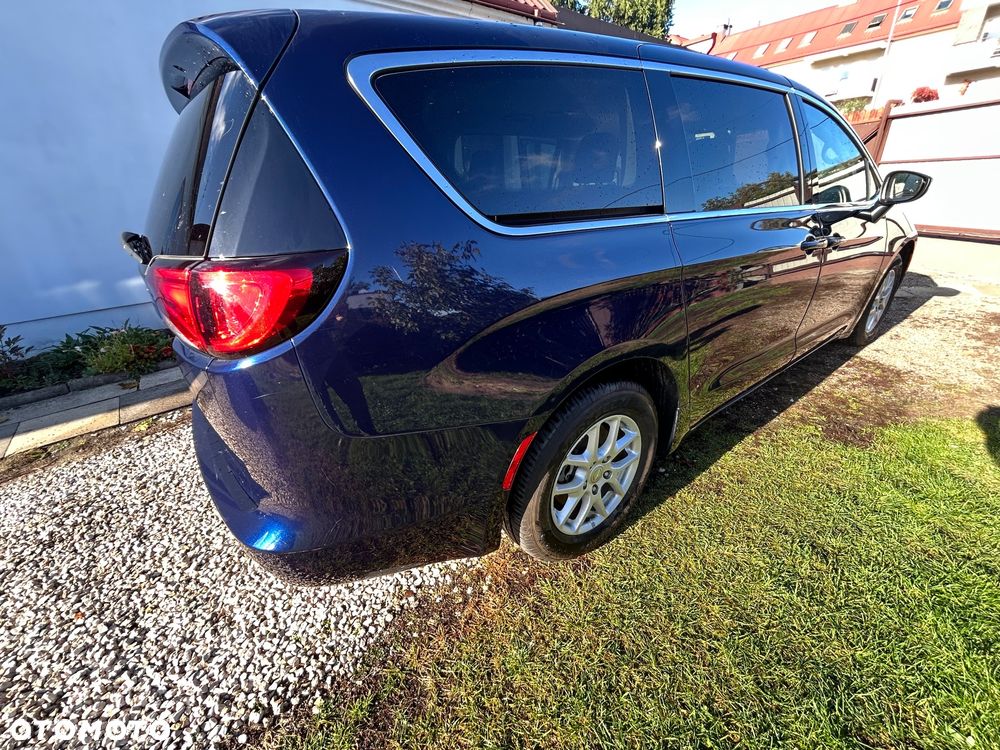 Chrysler Pacifica - 8