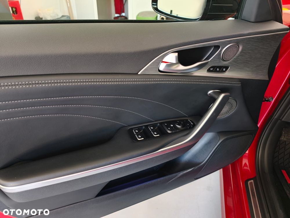 Kia Stinger - 9