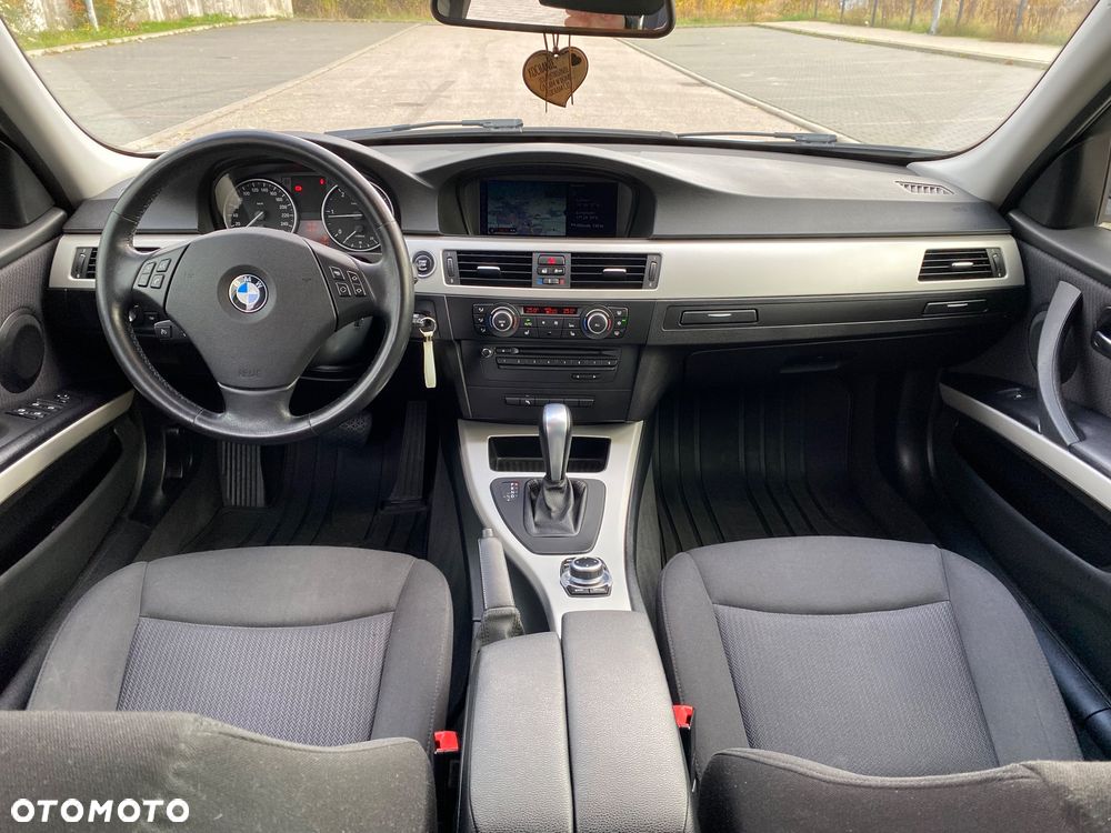 BMW Seria 3 320d DPF Touring - 17