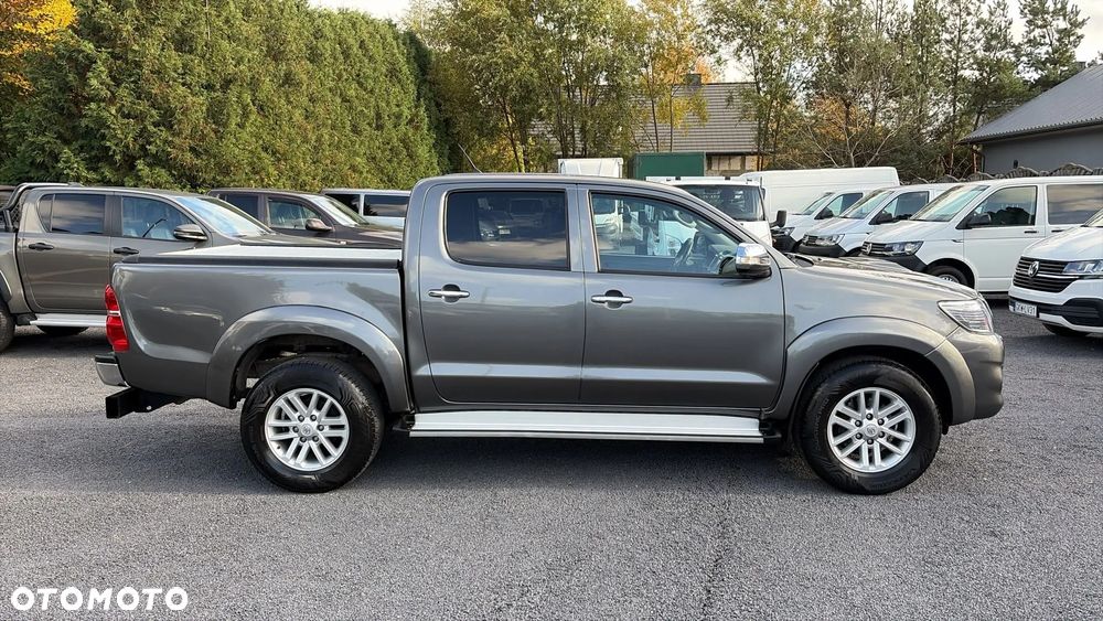 Toyota Hilux 4x4 Double Cab Life - 2