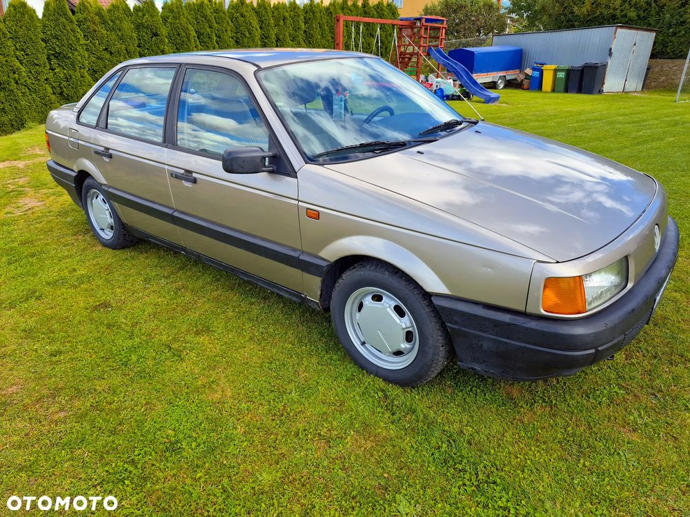 Volkswagen Passat 1.8 CL - 12