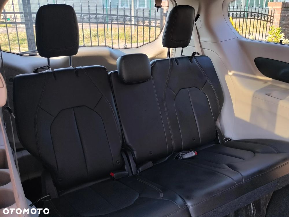 Chrysler Pacifica - 21