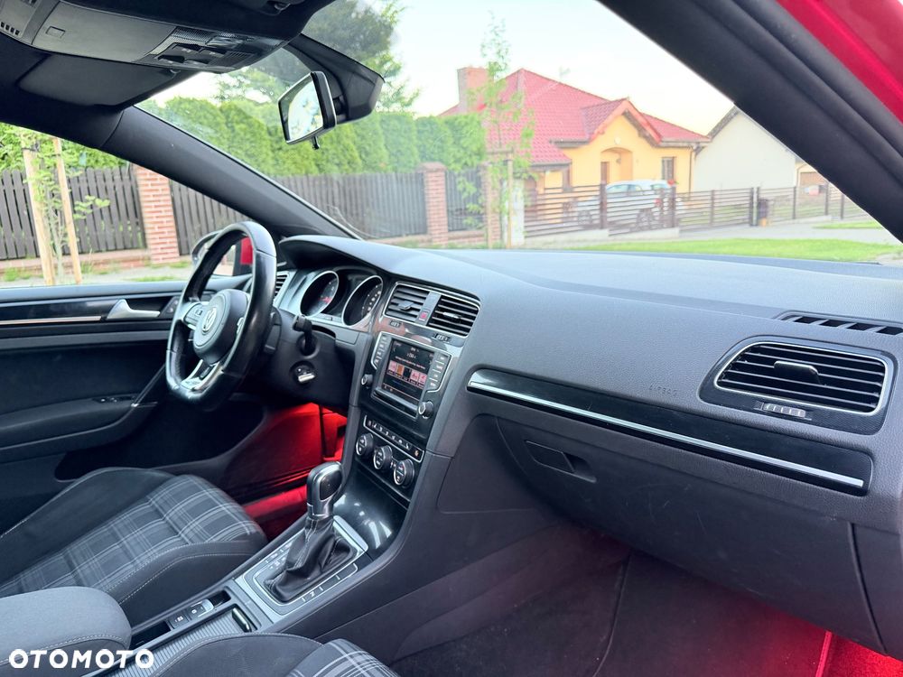 Volkswagen Golf - 28