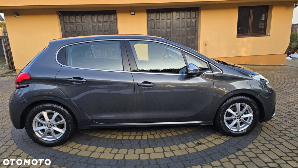 Peugeot 208 1.2 PureTech GPF Signature S&S - 4