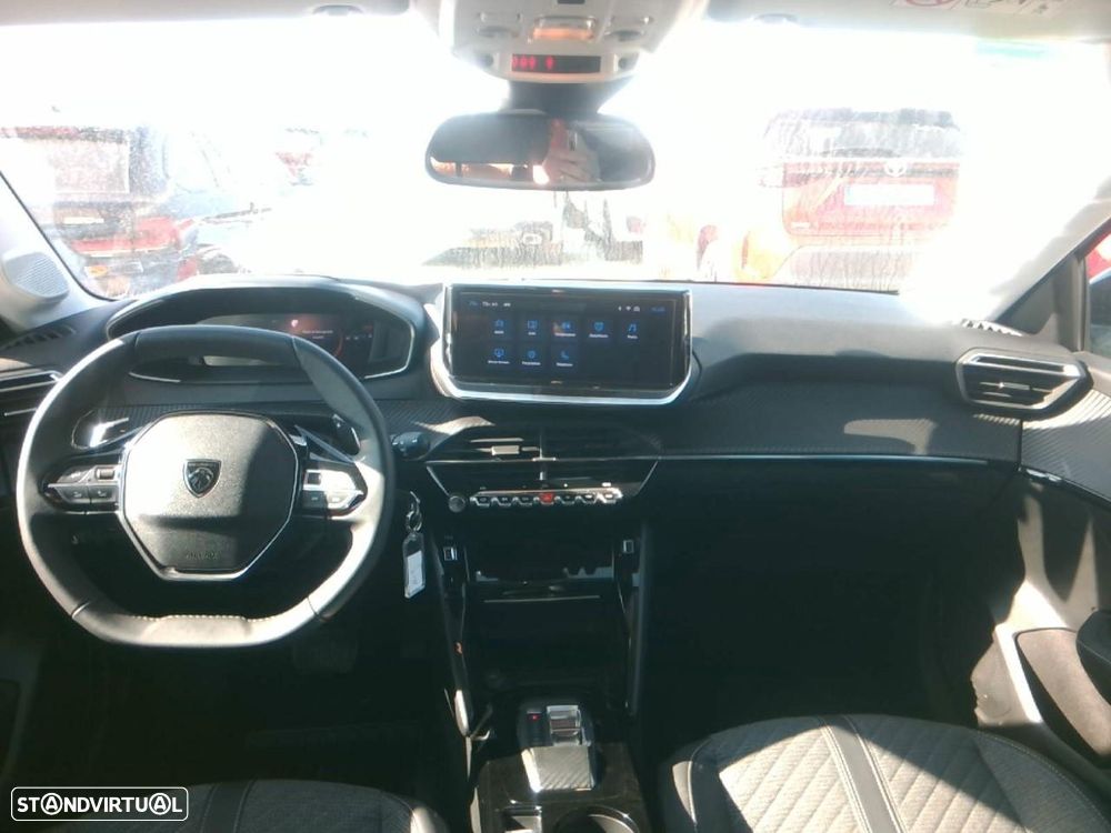Peugeot 208 - 8