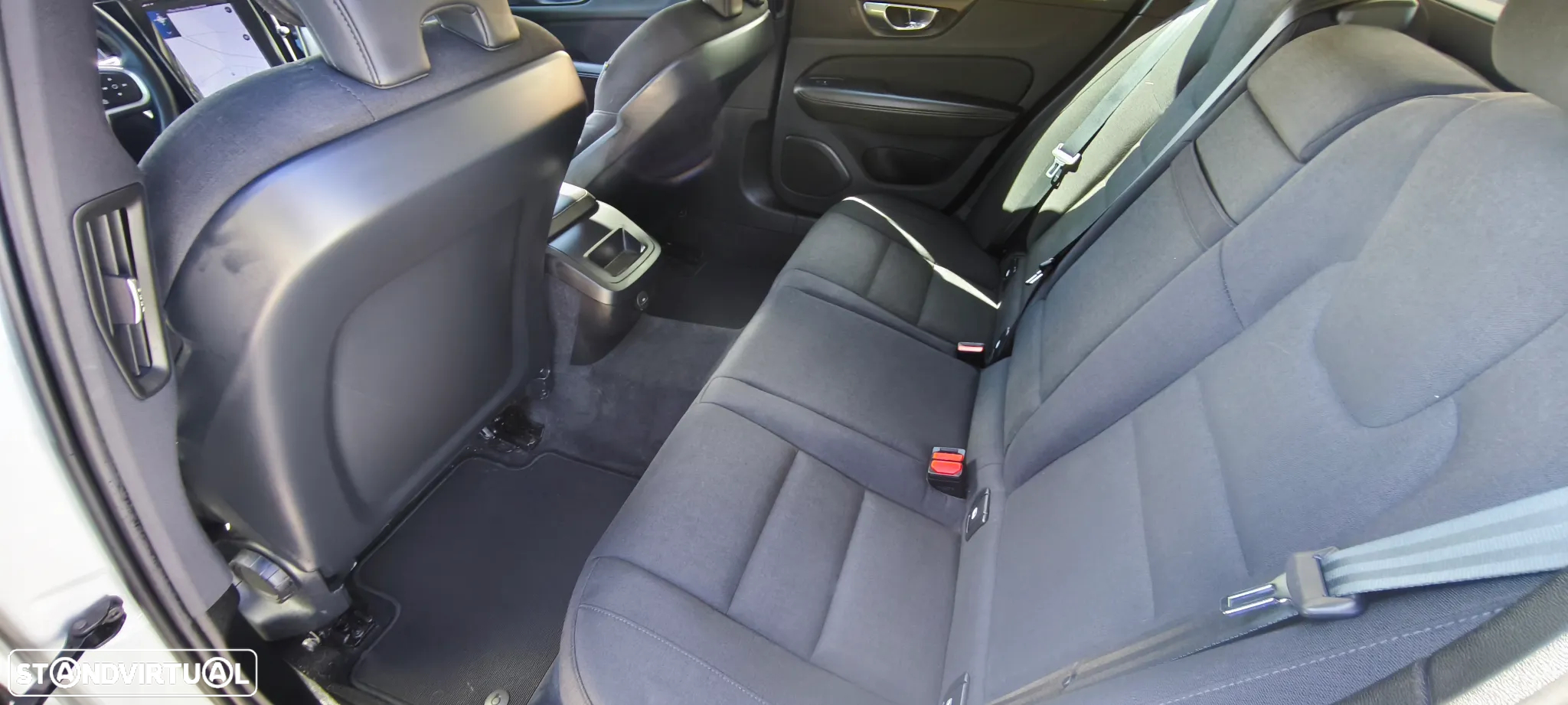 Volvo V60 2.0 D3 Momentum Geartronic - 9