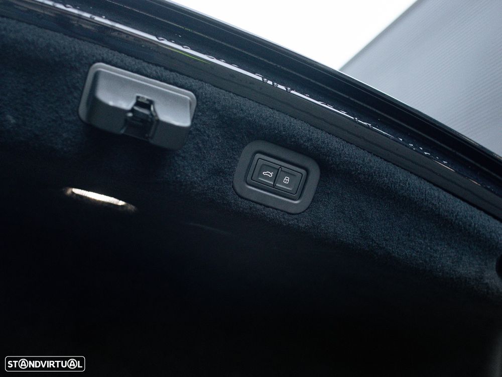 Bentley Flying Spur Hybrid - 19