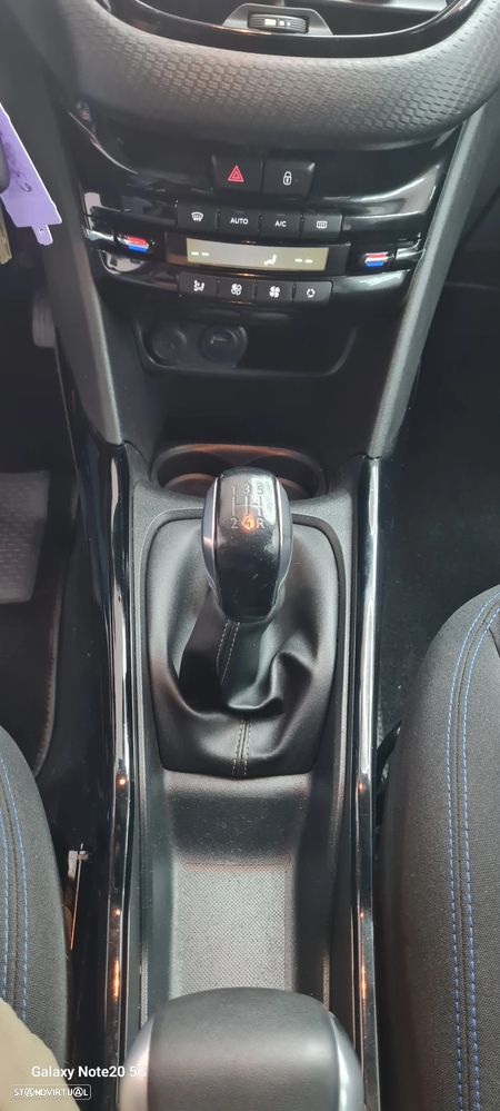 Peugeot 2008 BlueHDi 100 STOP & START Signature - 23