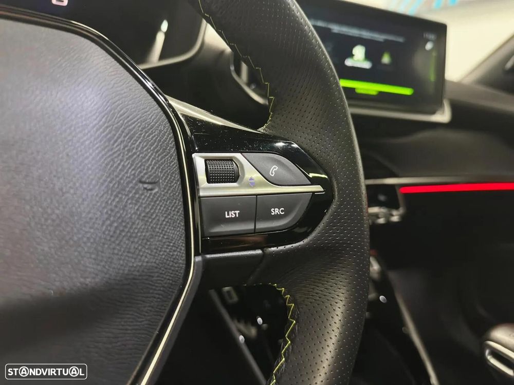 Peugeot 2008 1.2 PureTech GT Line - 27