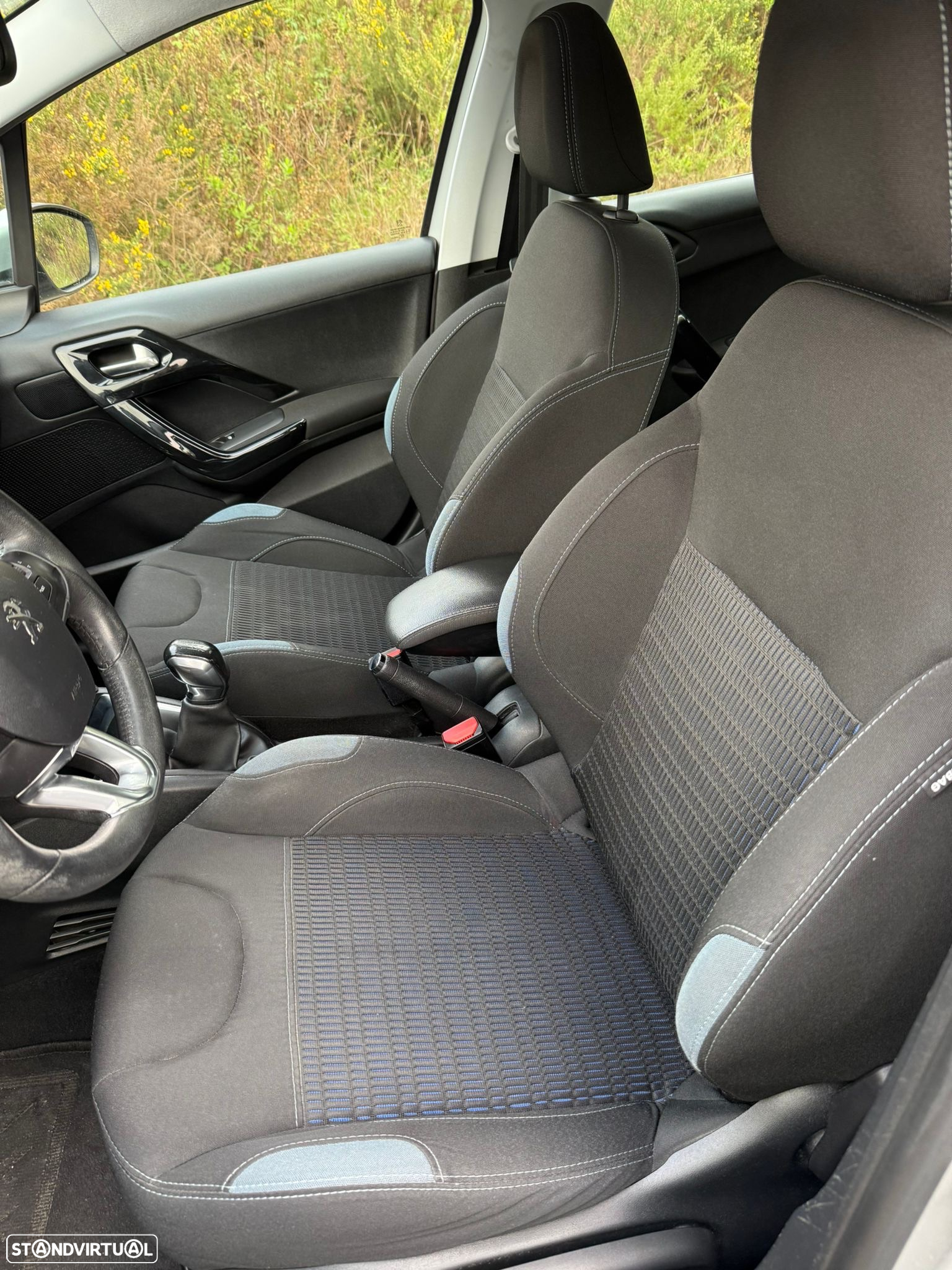 Peugeot 208 1.6 BlueHDi Style - 26