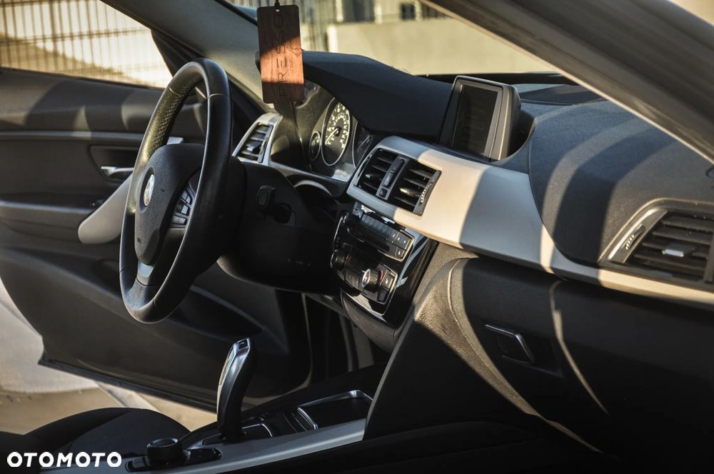 BMW Seria 3 320i Edition Luxury Line Purity - 9