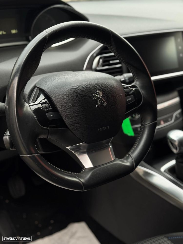 Peugeot 308 SW 1.2 PureTech Style - 4