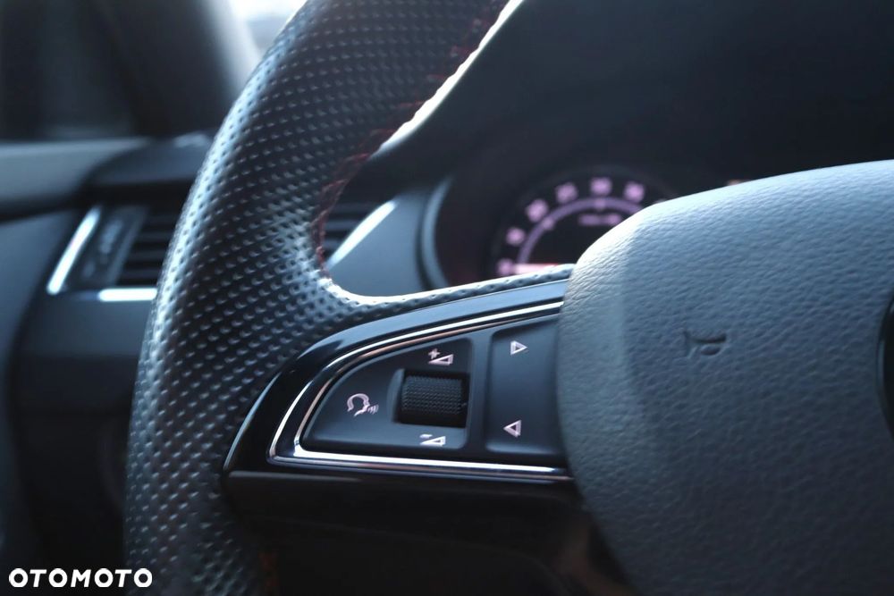 Skoda Octavia 2.0 TDI RS Challenge DSG - 27
