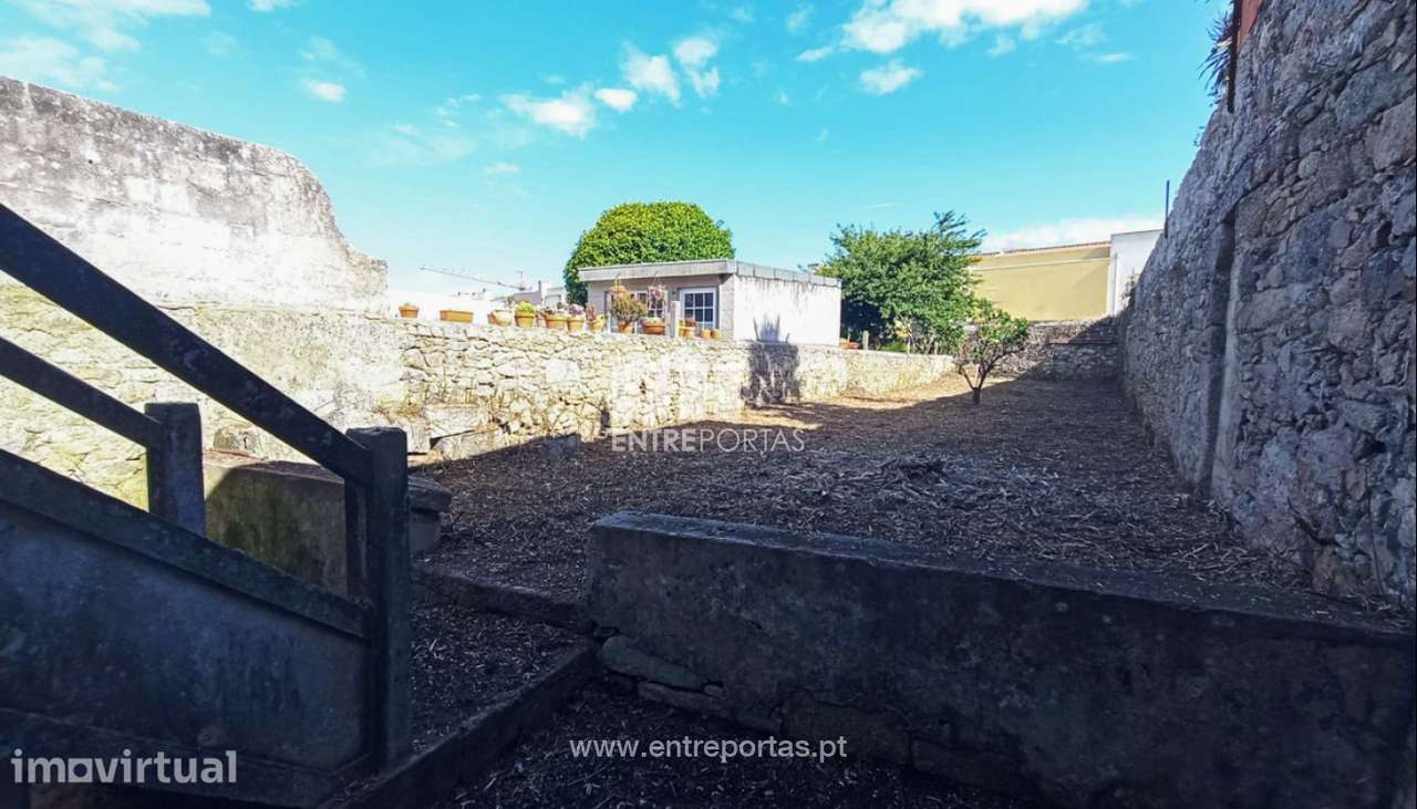 Venda de Moradia V3 para restauro, no centro da cidade, Vila do Conde - Grande imagem: 4/7