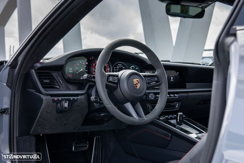 Porsche 911 (992) Carrera 4 GTS PDK - 13
