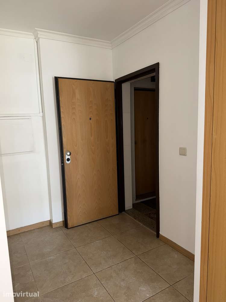 Apartamento T3 com Garagem ao Hospital Santos Silva - Grande imagem: 5/17