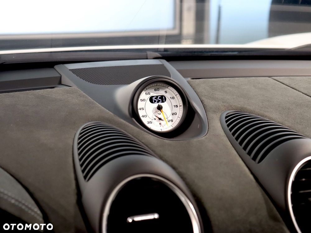 Porsche 718 Spyder - 23
