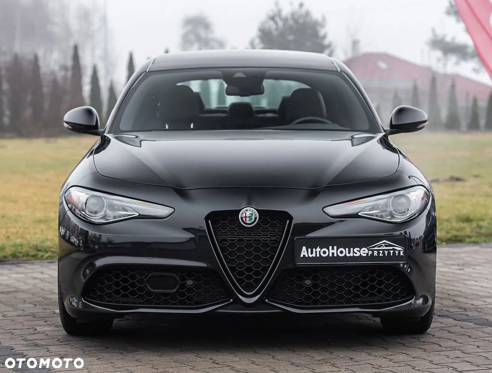 Alfa Romeo Giulia 2.0 Turbo 16V AT8-Q4 Veloce - 3
