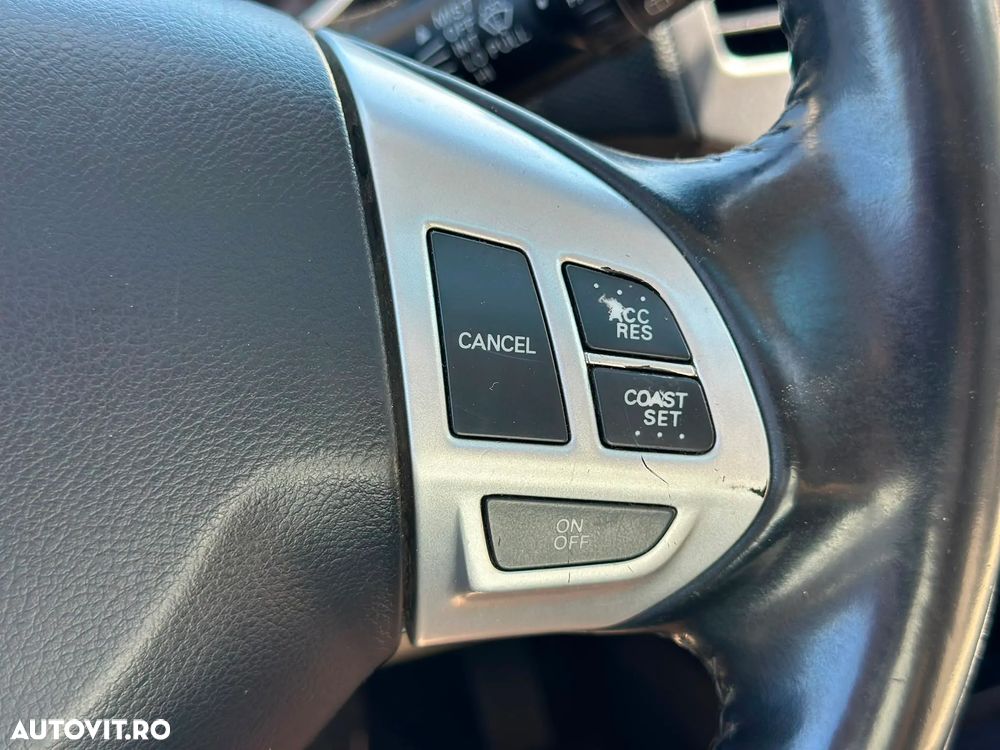 Mitsubishi Outlander 2.0 DI-D Intense - 17