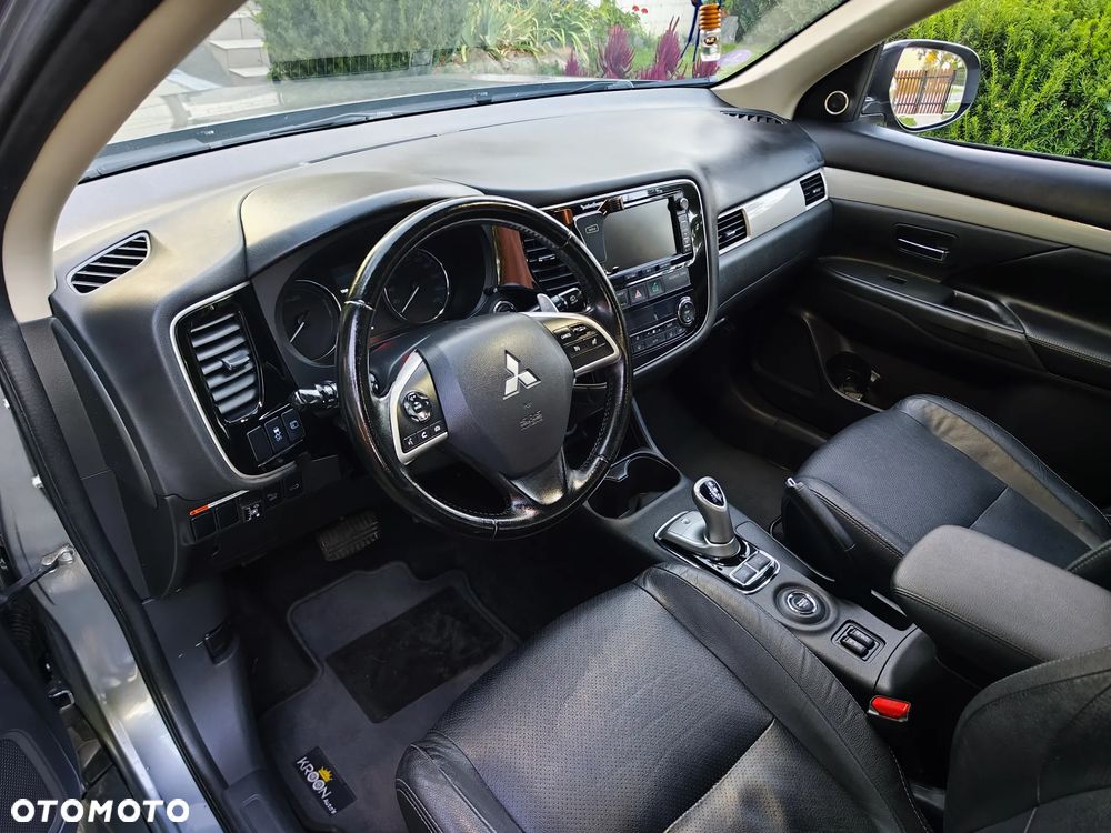 Mitsubishi Outlander - 30
