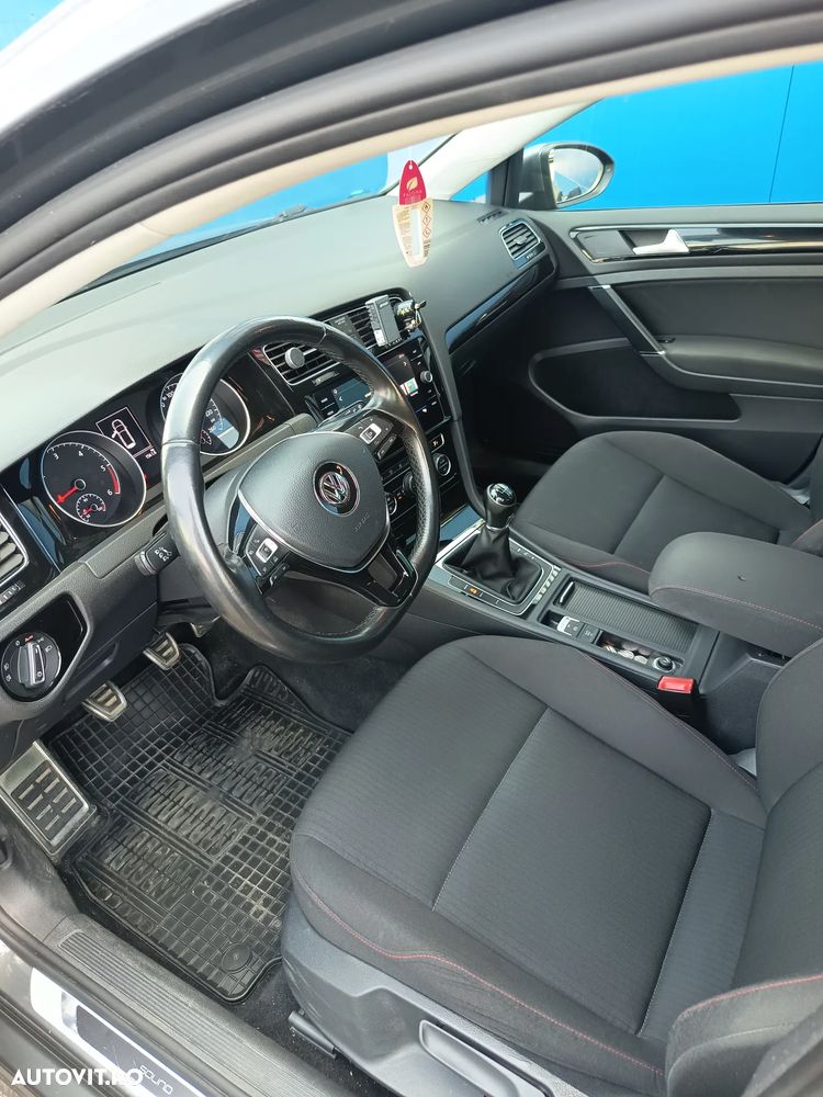 Volkswagen Golf - 9