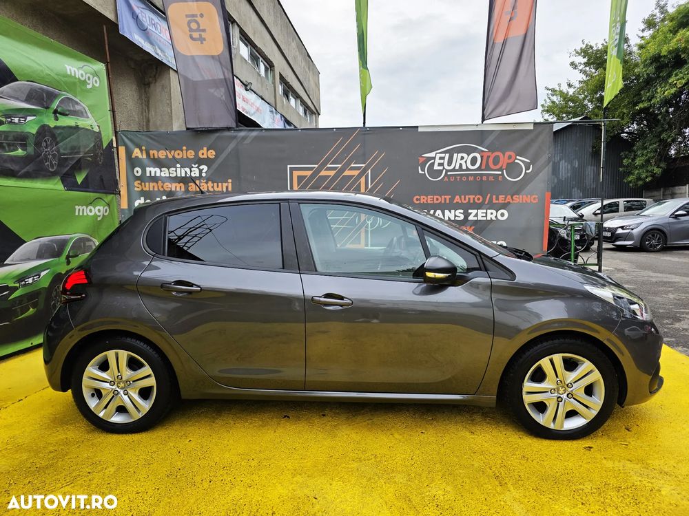 Peugeot 208 1.2 L PureTech Style - 5