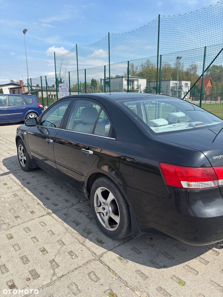 Hyundai Sonata - 4