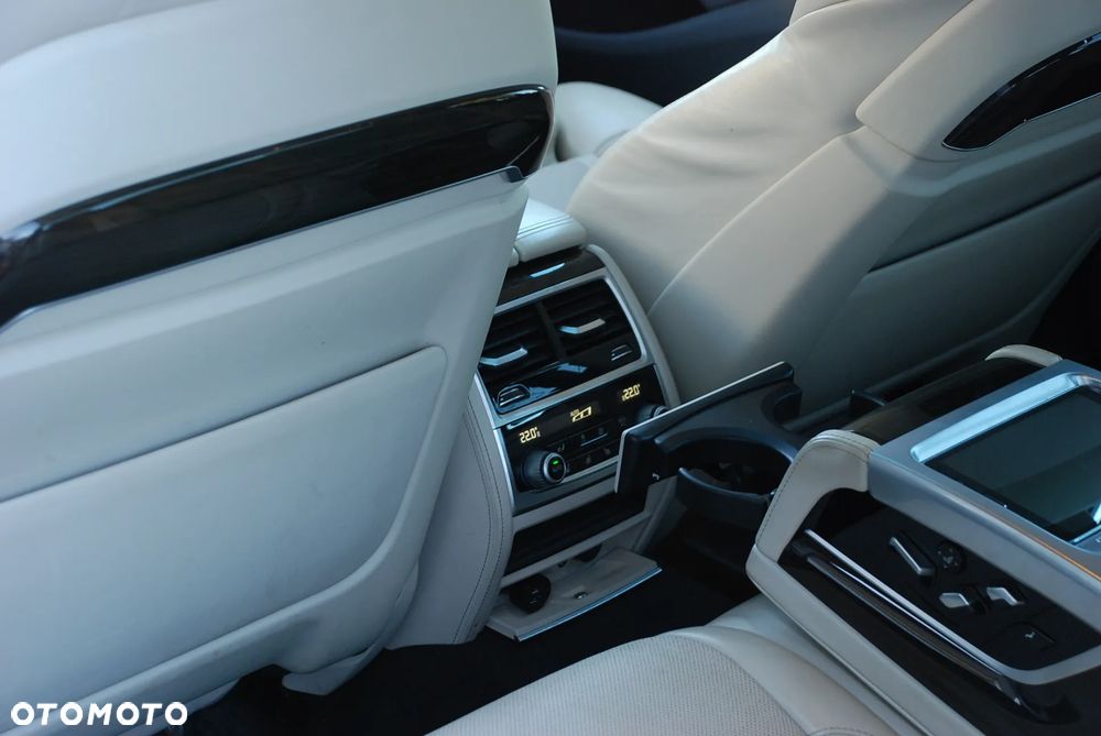 BMW Seria 7 740d xDrive - 31