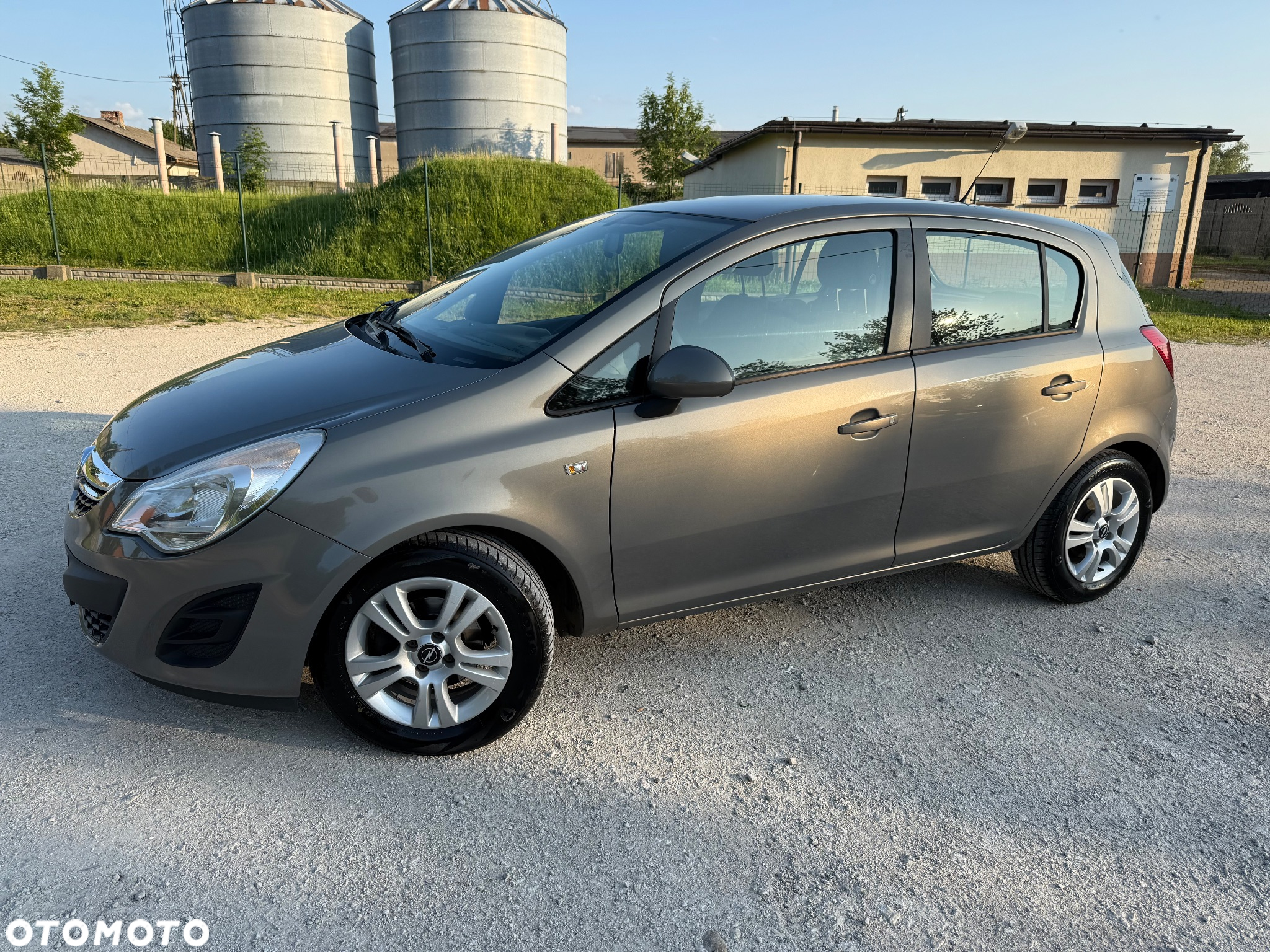 Opel Corsa 1.2 16V Essentia - 3