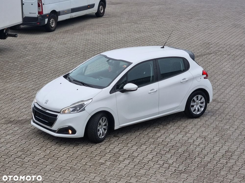 Peugeot 208 - 1