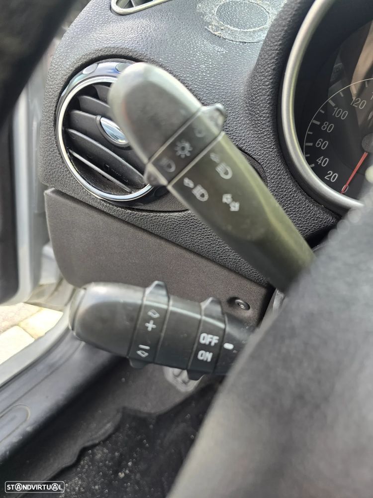 Alfa Romeo 147 1.9 JTD Plus - 26